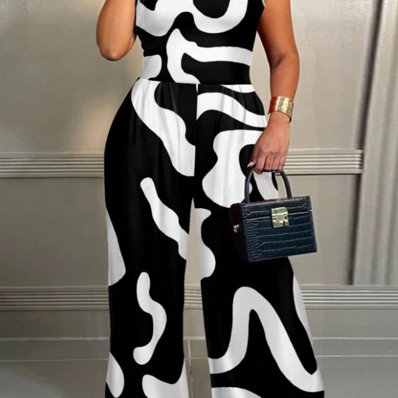 Sleeveless Round Neck Flared Hem Jumpsuit – Elegant, Flowy & All-in-One Statement Look