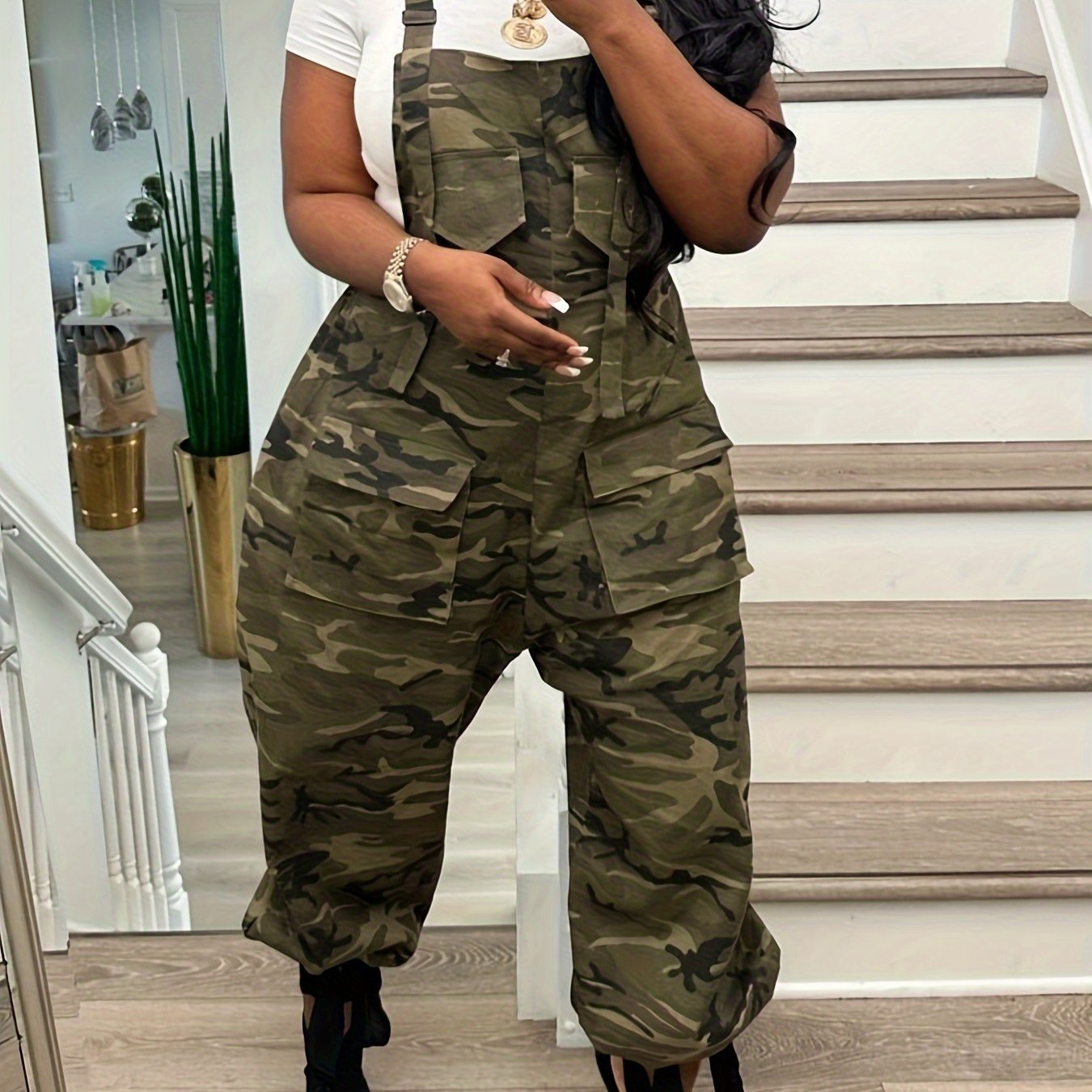 Women’s Oversized Camo Utility Jumpsuit – Multi-Pocket Streetwear Style