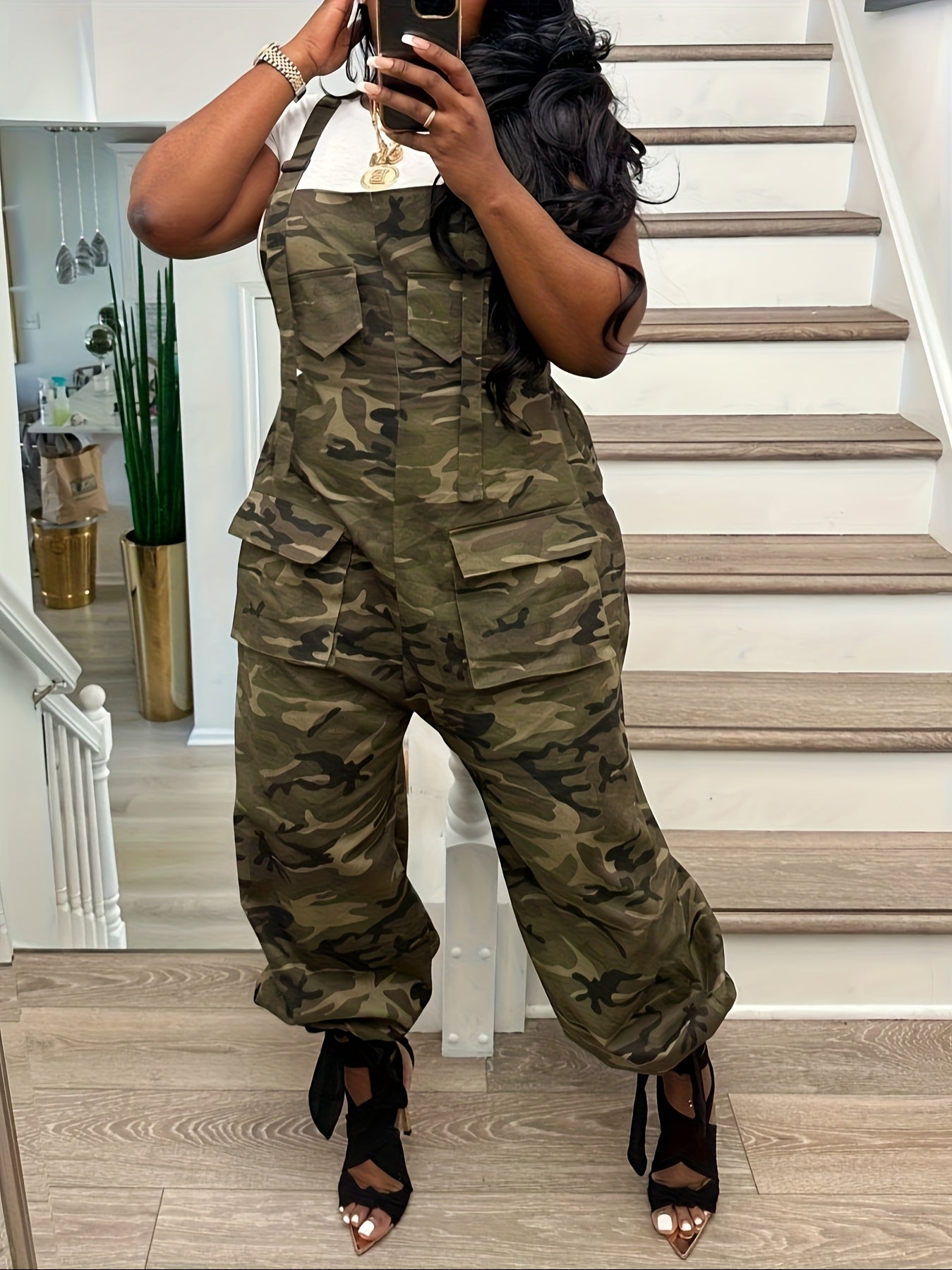 Women’s Oversized Camo Utility Jumpsuit – Multi-Pocket Streetwear Style