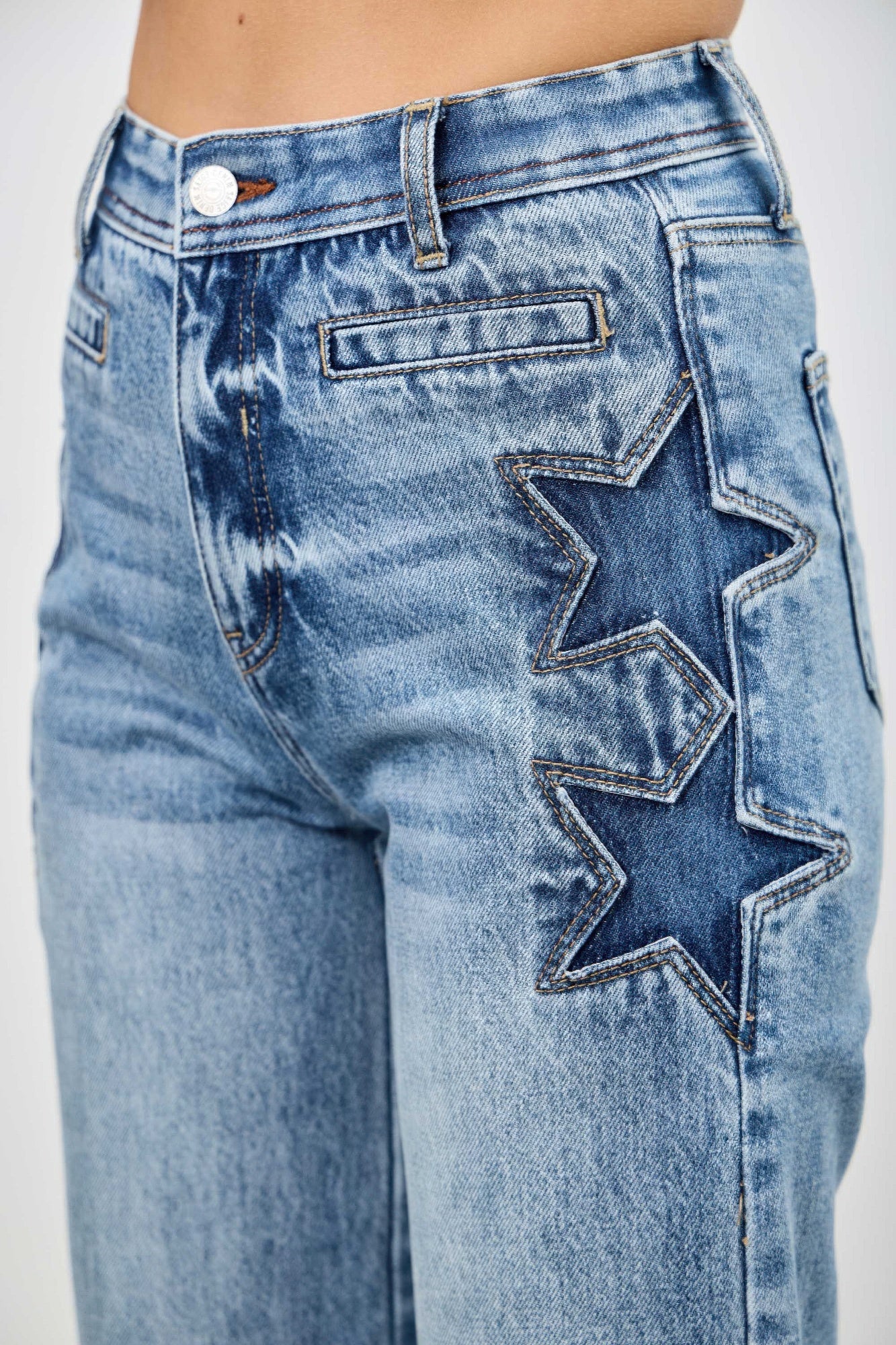 Toshe Women's Fashions high rise crop wide-leg pants with star pattern, stylish and comfortable for casual wear.