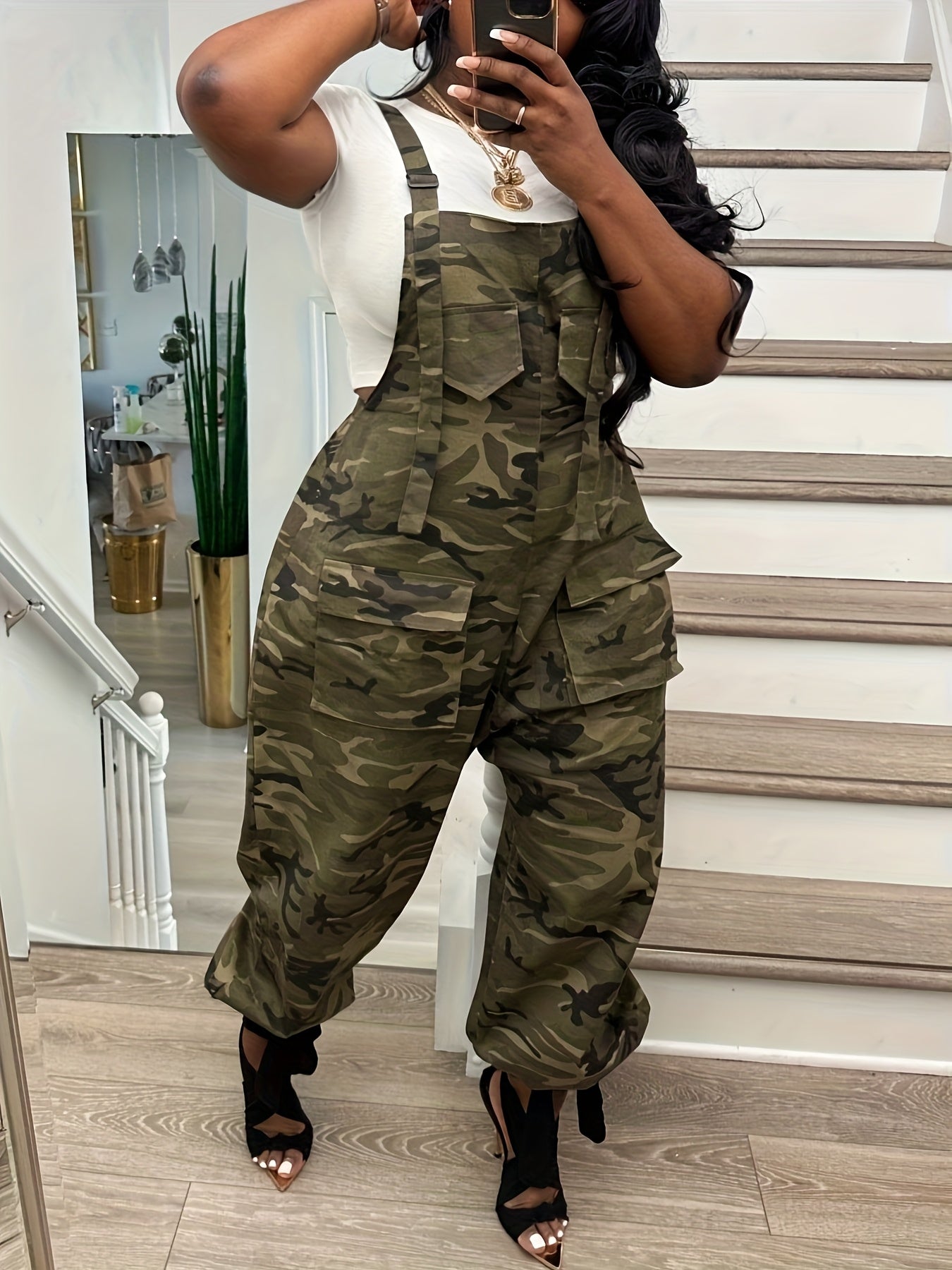 Women’s Oversized Camo Utility Jumpsuit – Multi-Pocket Streetwear Style