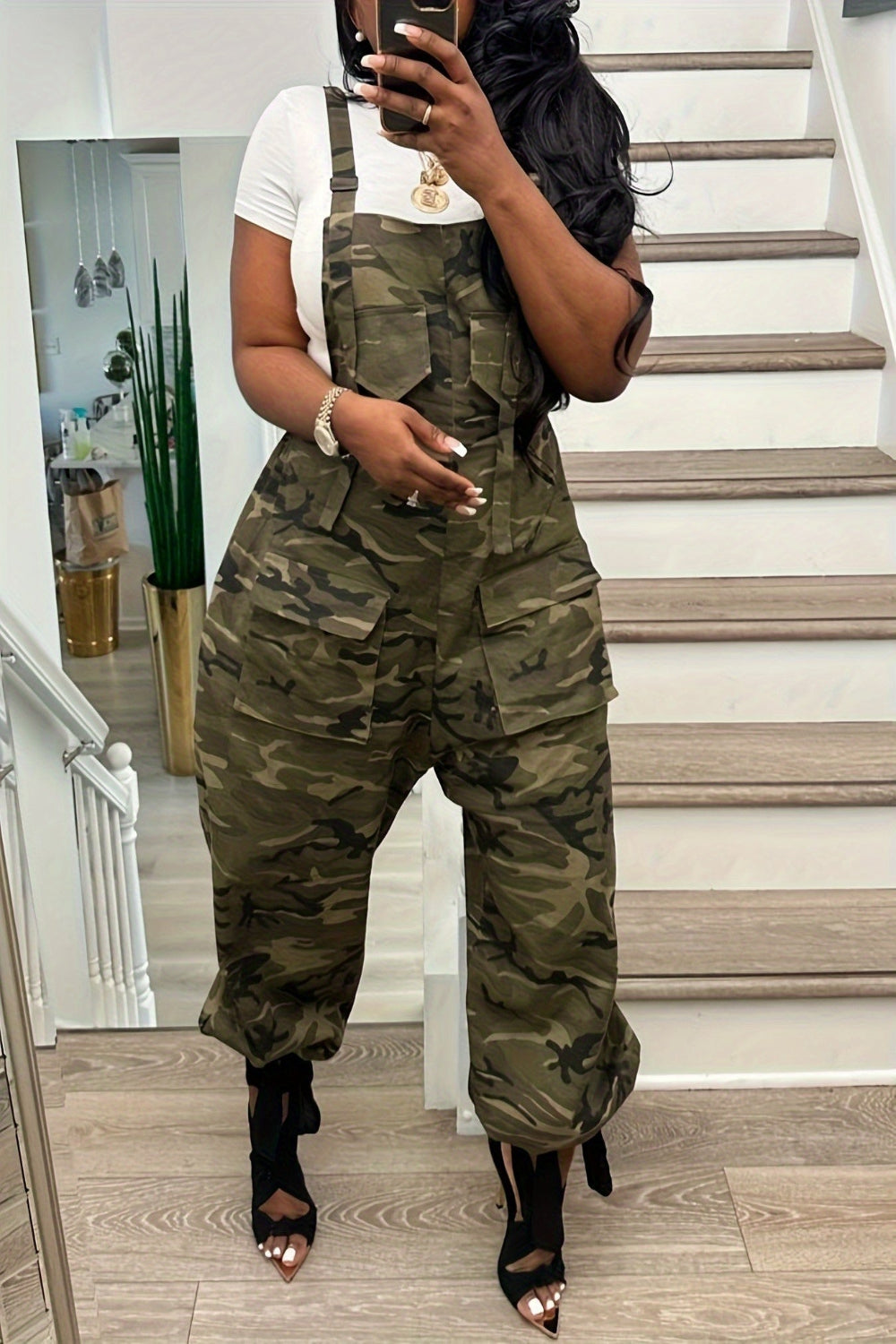 Women’s Oversized Camo Utility Jumpsuit – Multi-Pocket Streetwear Style