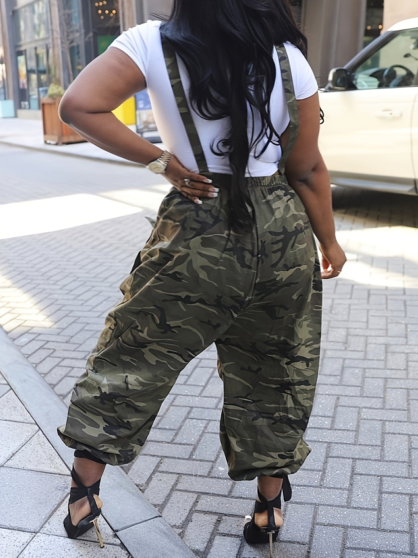 Women’s Oversized Camo Utility Jumpsuit – Multi-Pocket Streetwear Style