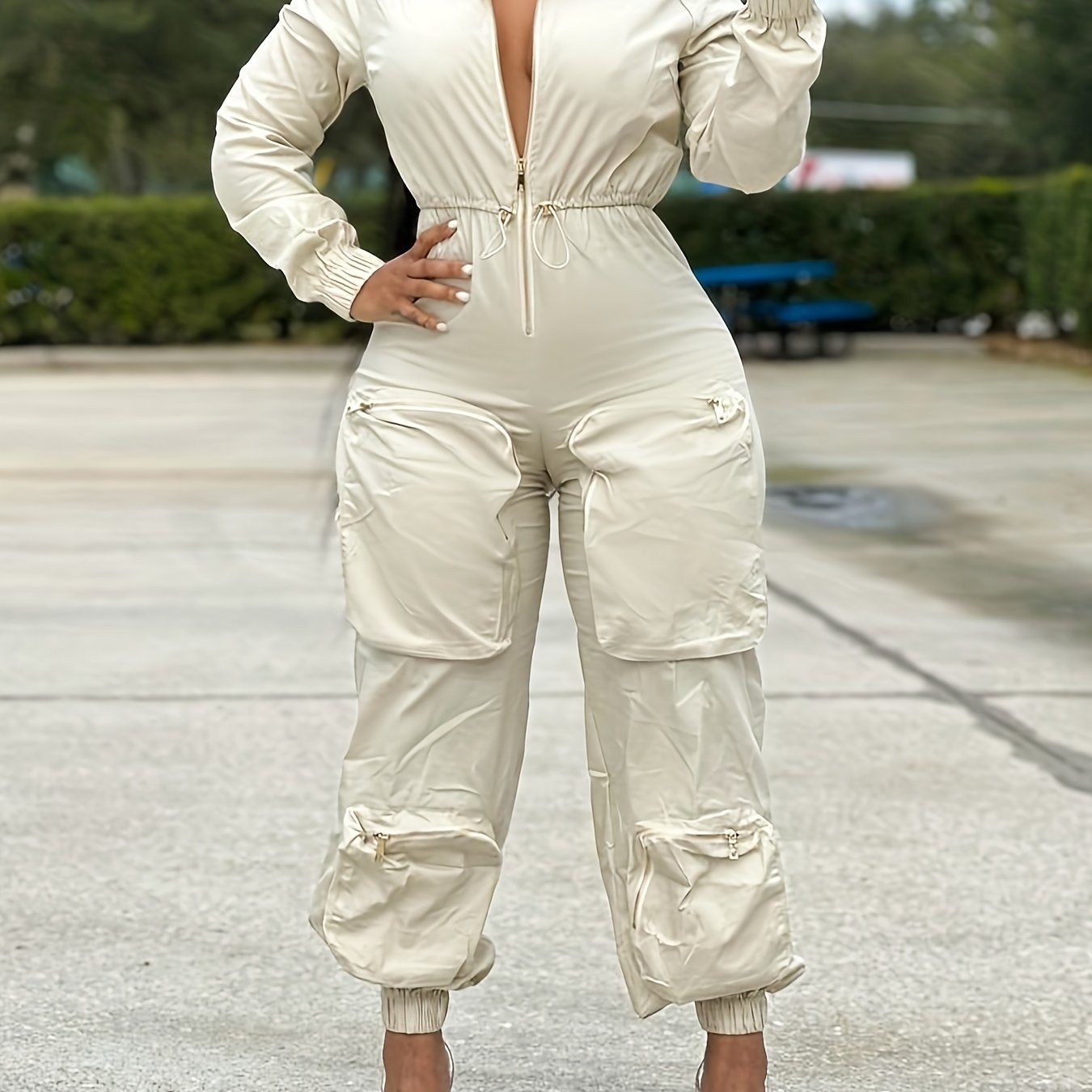 Gold-Zipper Utility Jumpsuit with Pockets – Sleek One-Piece Statement Outfit
