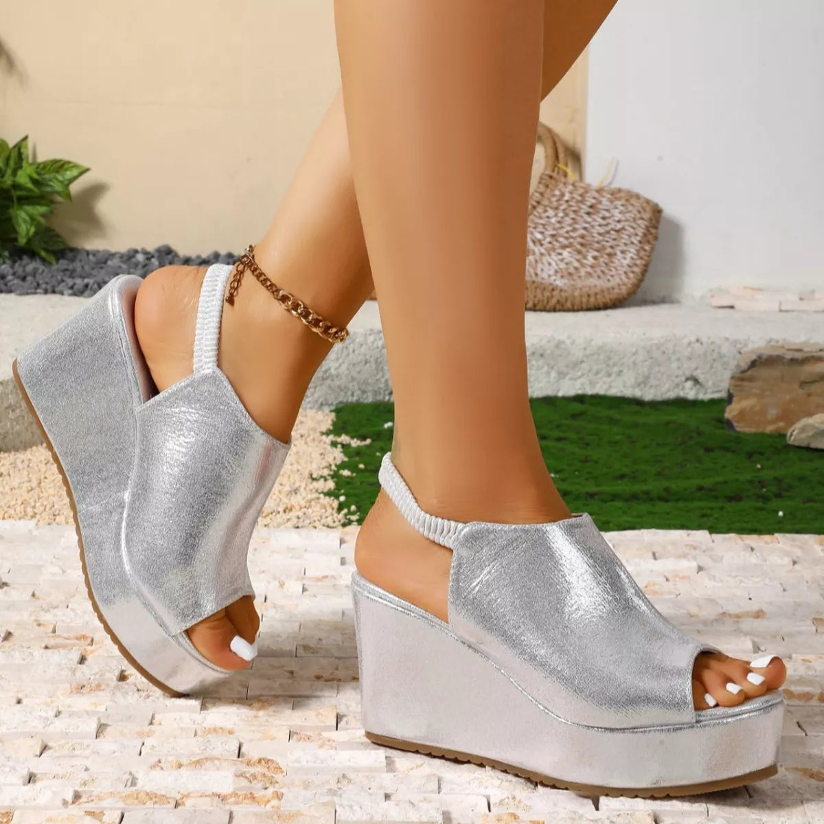 Trendsi peep toe wedge sandals with open toe design and chunky heel, perfect for casual or summer outfits.