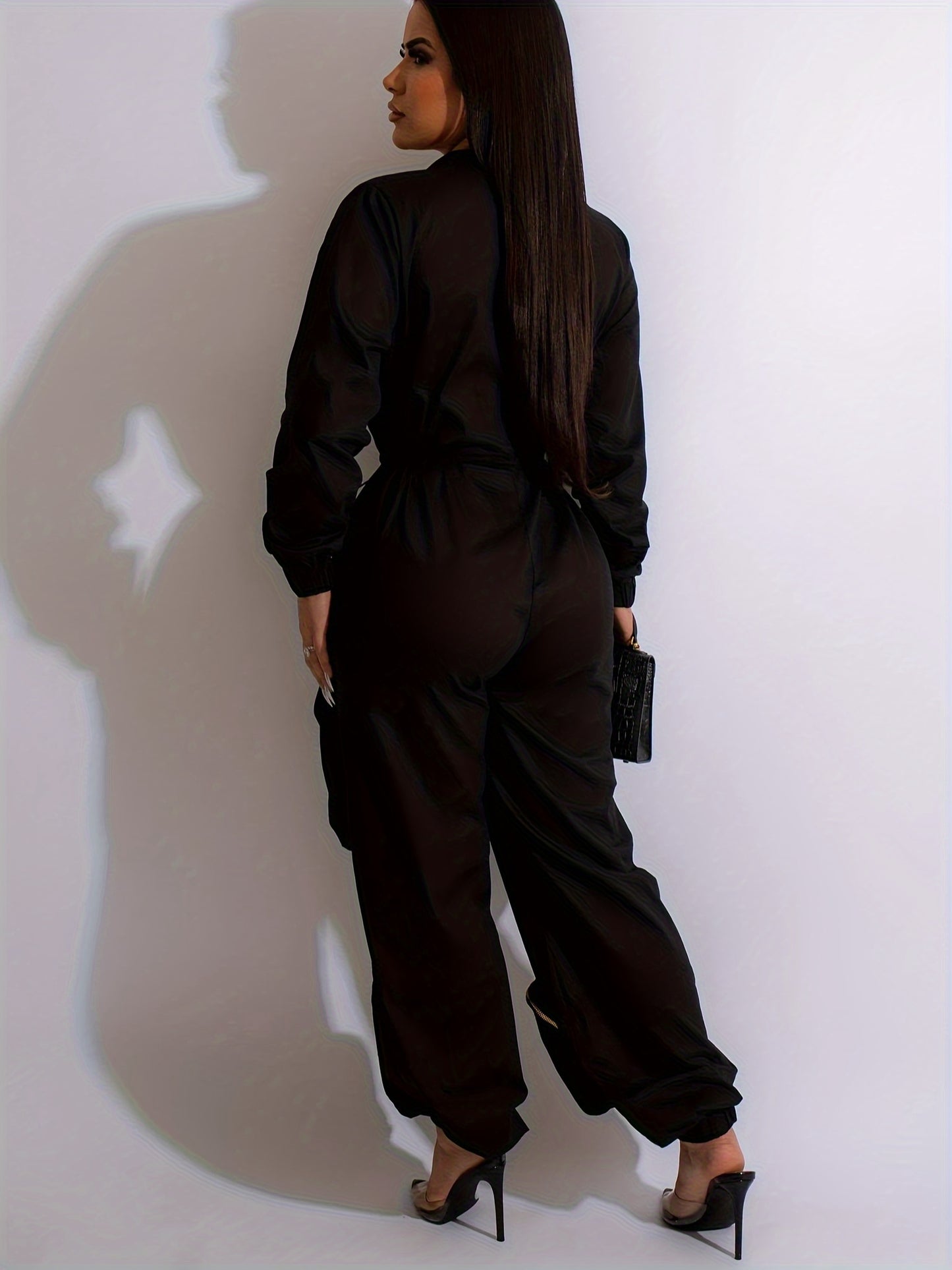 Gold-Zipper Utility Jumpsuit with Pockets – Sleek One-Piece Statement Outfit