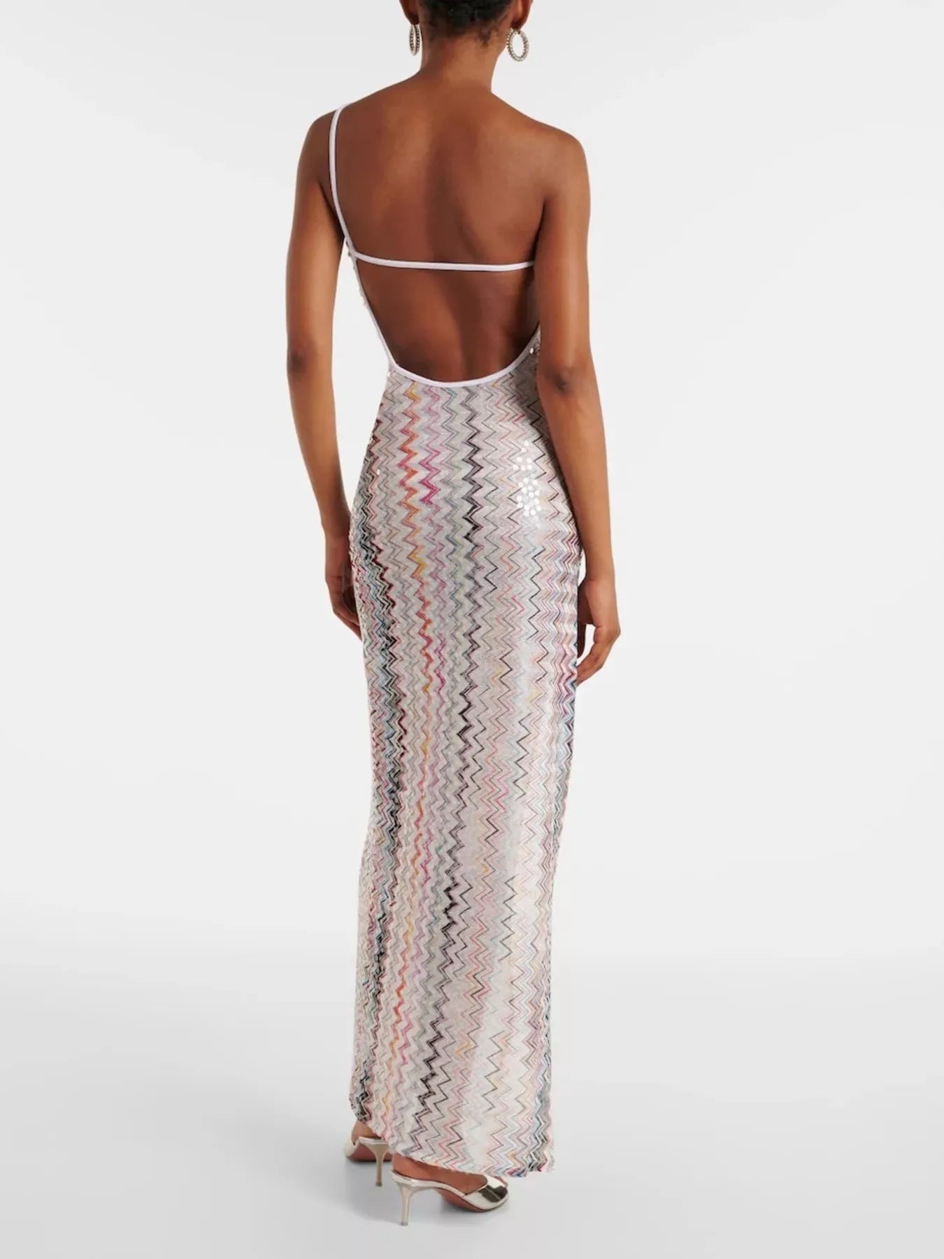 Backless sleeveless maxi dress with zigzag pattern and slit, trendy dress from Trendsi showcasing stylish design and flowing fabric.