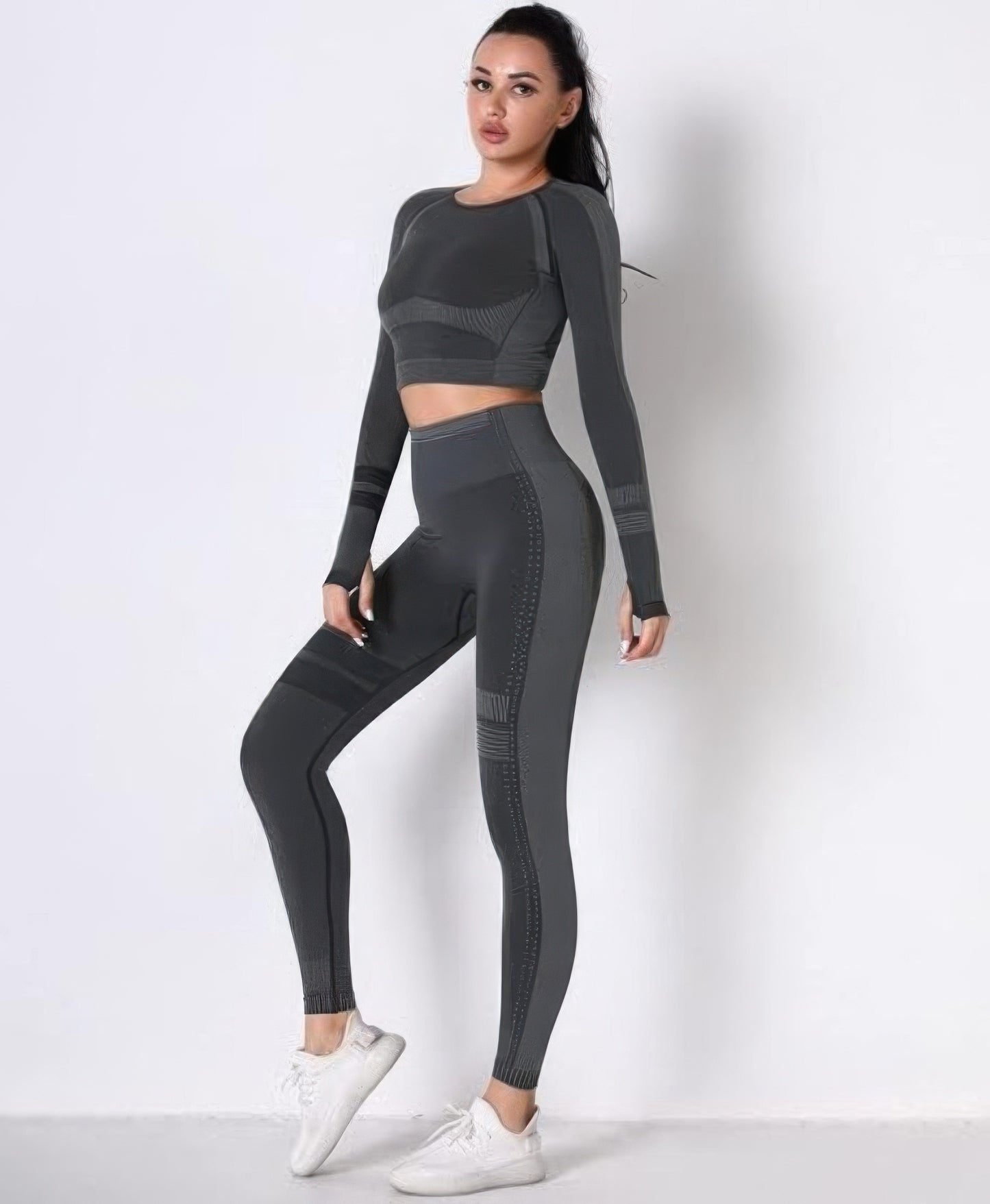 Toshe women's seamless cropped top and matching athleisure pants set, comfortable activewear in soft fabric, shown on model.