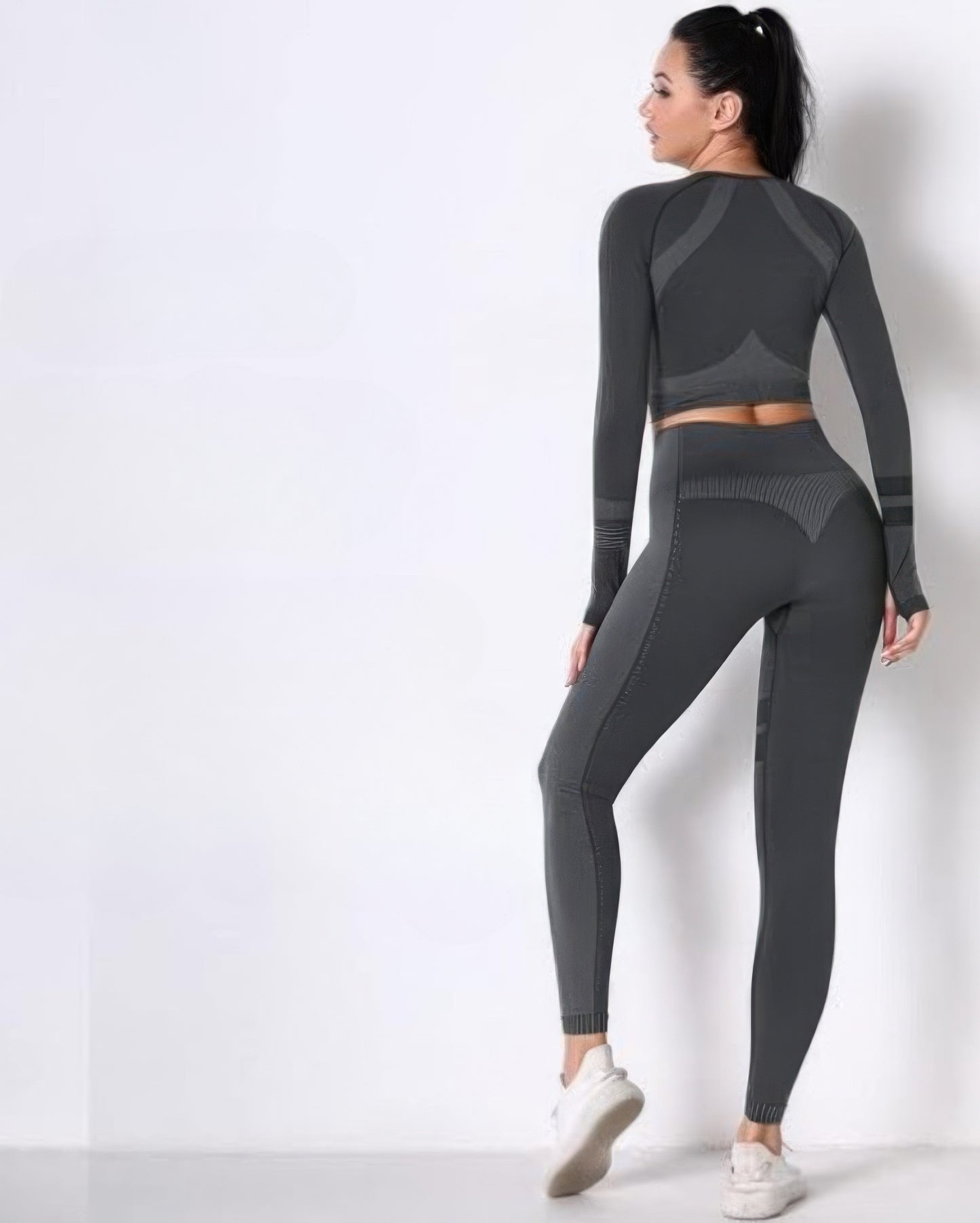 Toshe Women's Fashions seamless cropped top and pants athleisure set, with a fitted design and comfortable fabric, shown on a model.