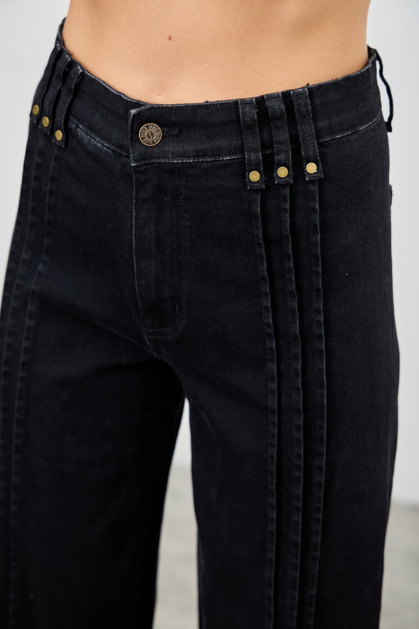 Toshe Women's Fashions high rise straight jeans with front lines, denim fabric, and a classic fit, shown on a model.