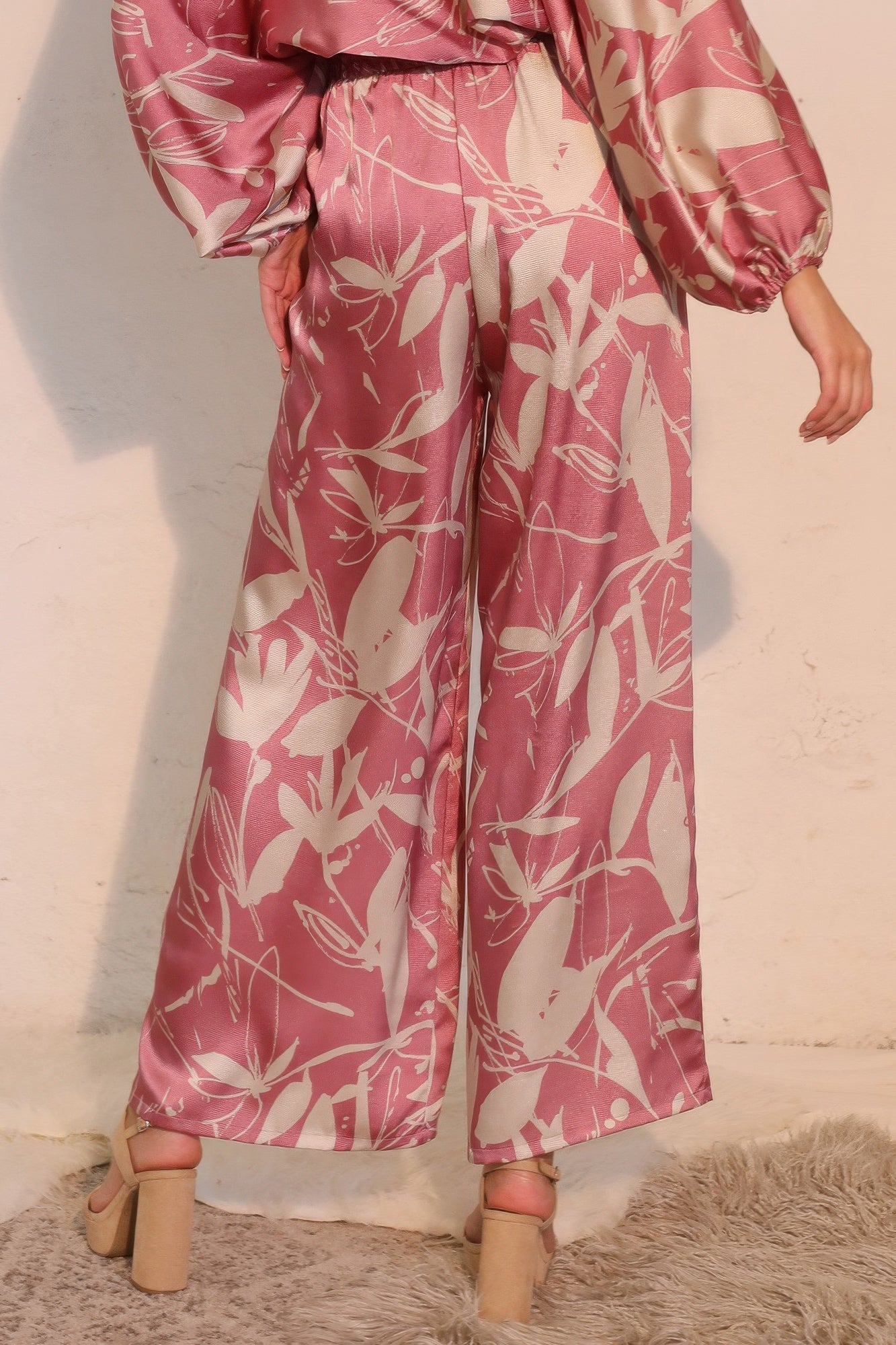 Dreaming Lily satin pocket pants from Toshe Women's Fashions featuring a relaxed fit and stylish design.