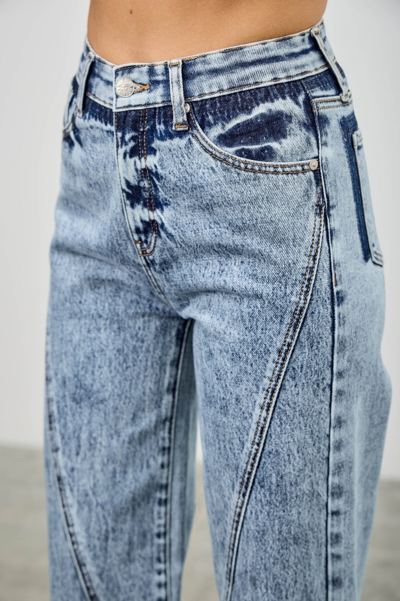 High rise relaxed straight jeans with seam detail from Toshe Women's Fashions, showcasing the fit and stylish design.