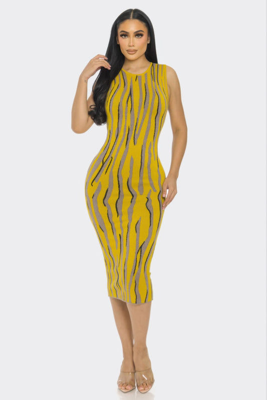 Toshe Women's Fashions sweater midi print dress featuring a relaxed fit, long sleeves, and a stylish pattern for casual wear.