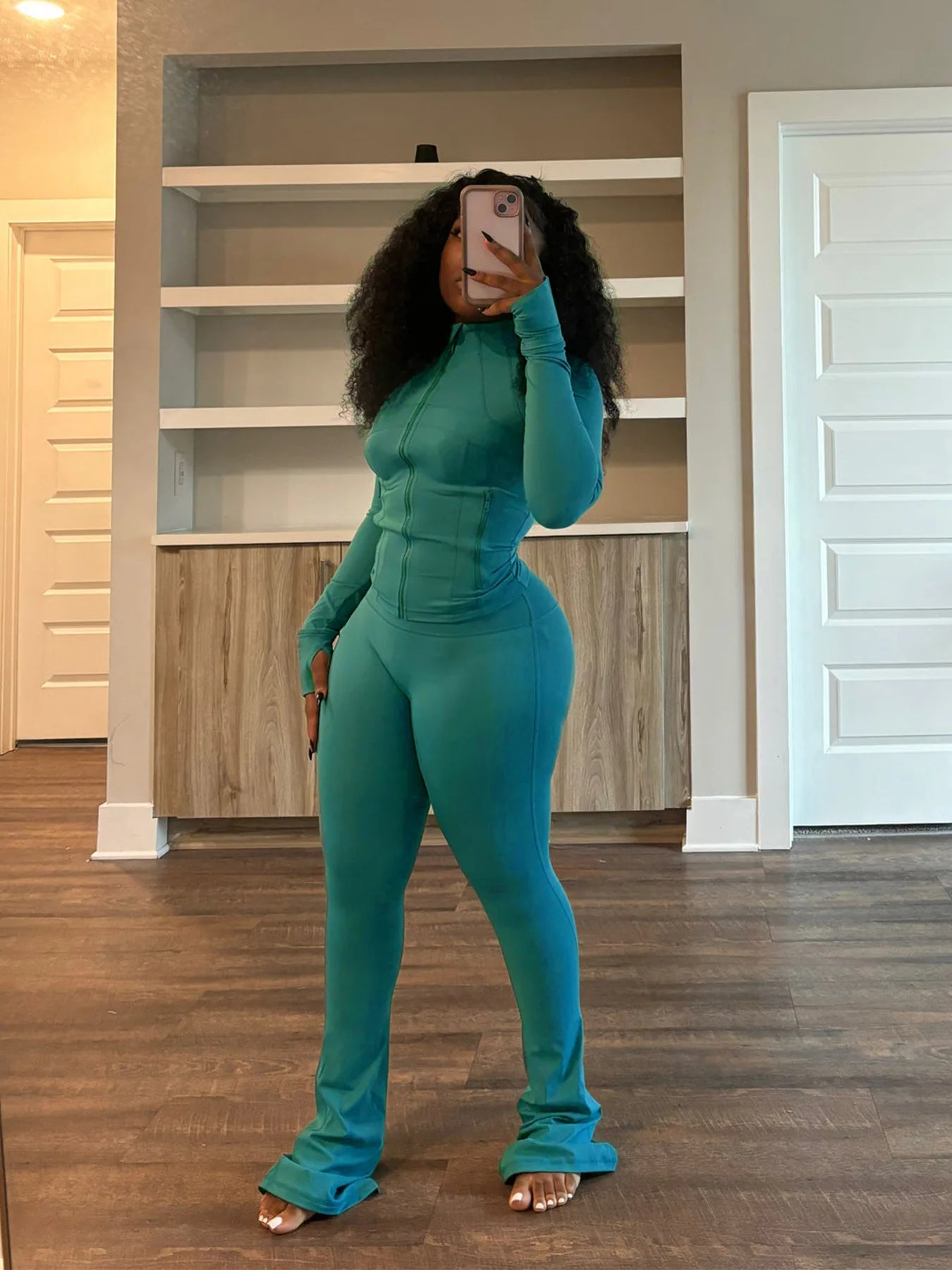 Mock Neck Zipper Fitted Top & Flared Pants Set – Sleek 2-Piece Athletic Lounge Outfit