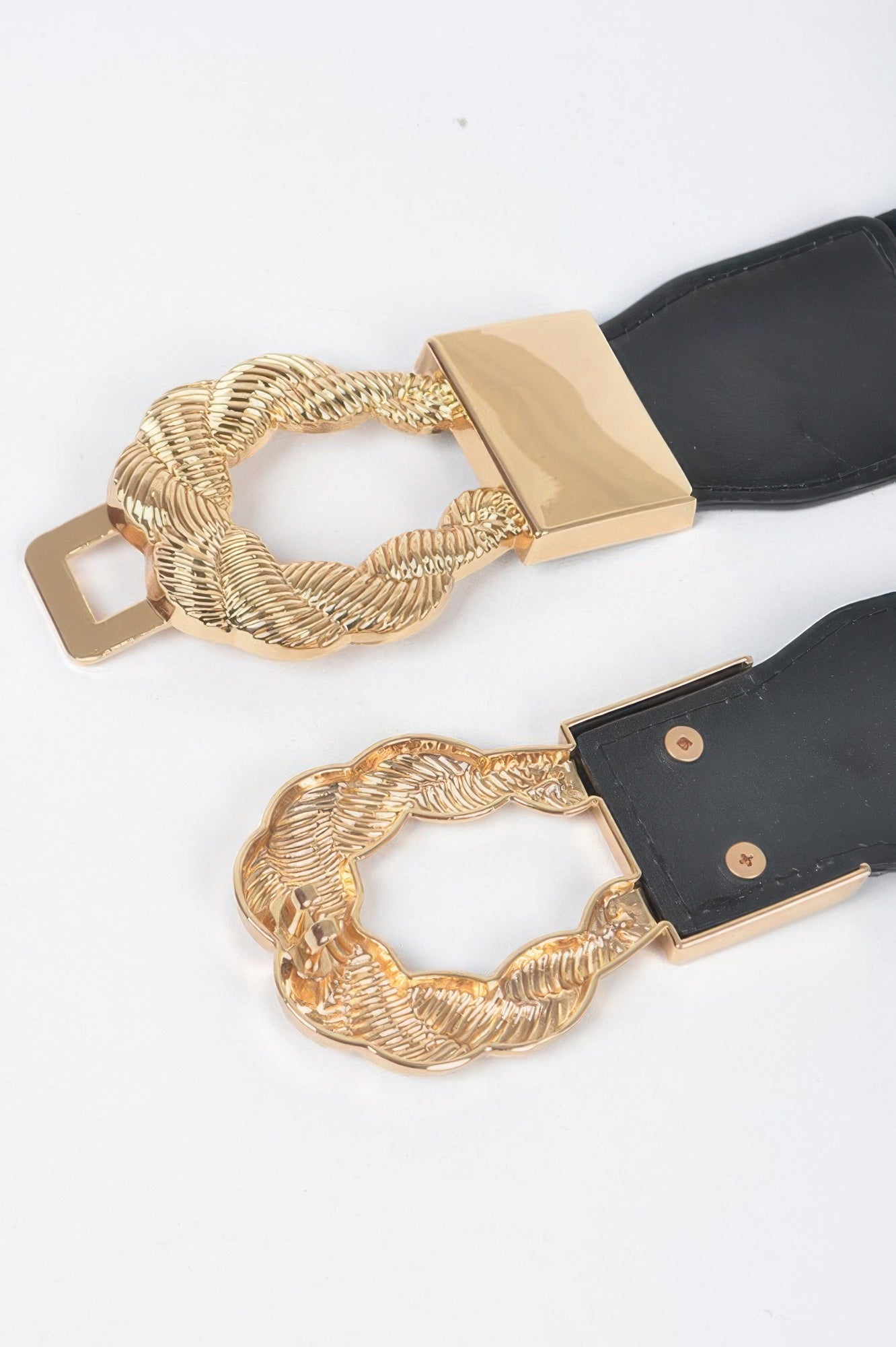 Elastic Twist Link Cuff Belt from Toshe Women's Fashions, featuring a stylish twist link design and adjustable cuff style.