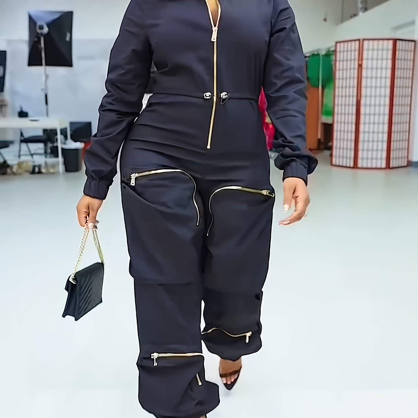Gold-Zipper Utility Jumpsuit with Pockets – Sleek One-Piece Statement Outfit