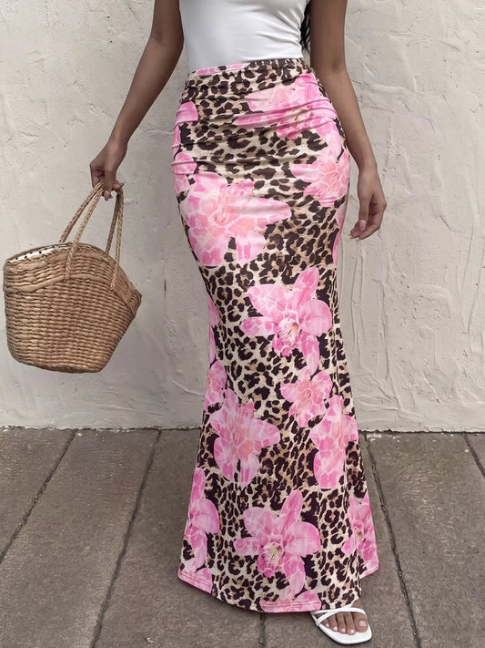 Leopard print bodycon maxi skirt by Trendsi, featuring a fitted silhouette and bold animal print fabric.