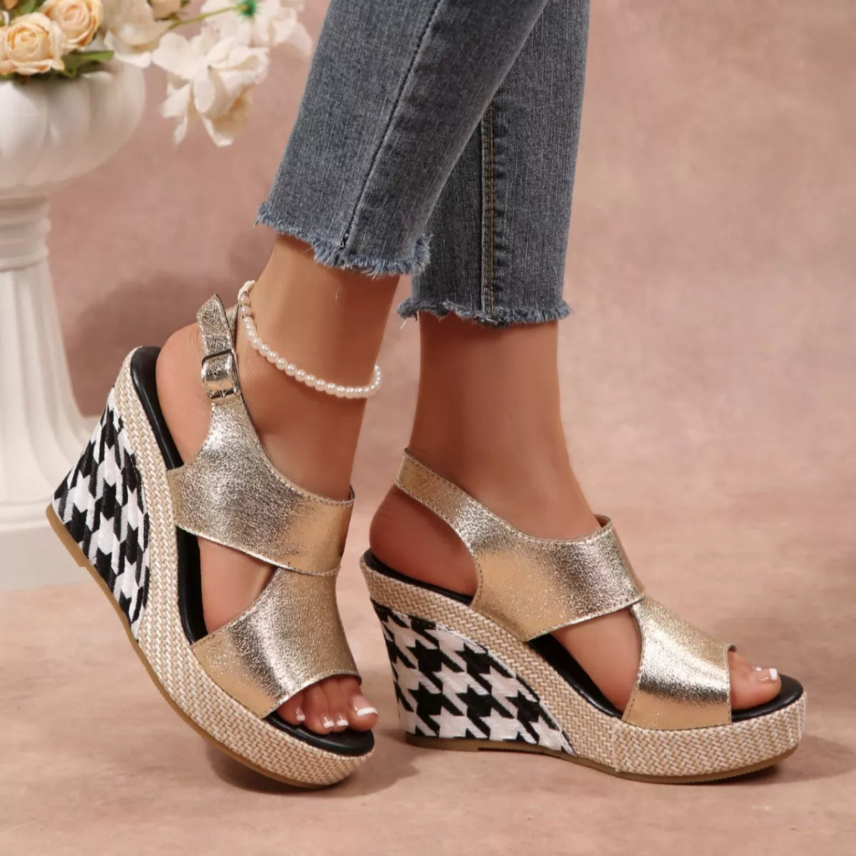 Trendsi open toe wedge sandals with tan straps and chunky heel, perfect for casual summer look.